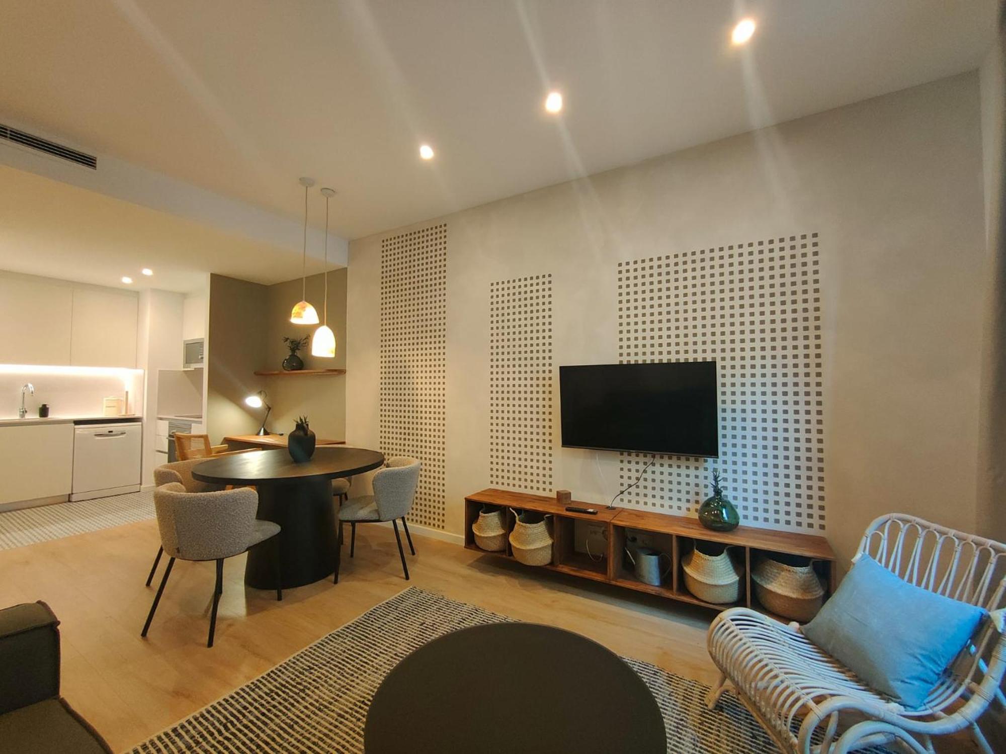 Luxury 4br With Balcony Appartement