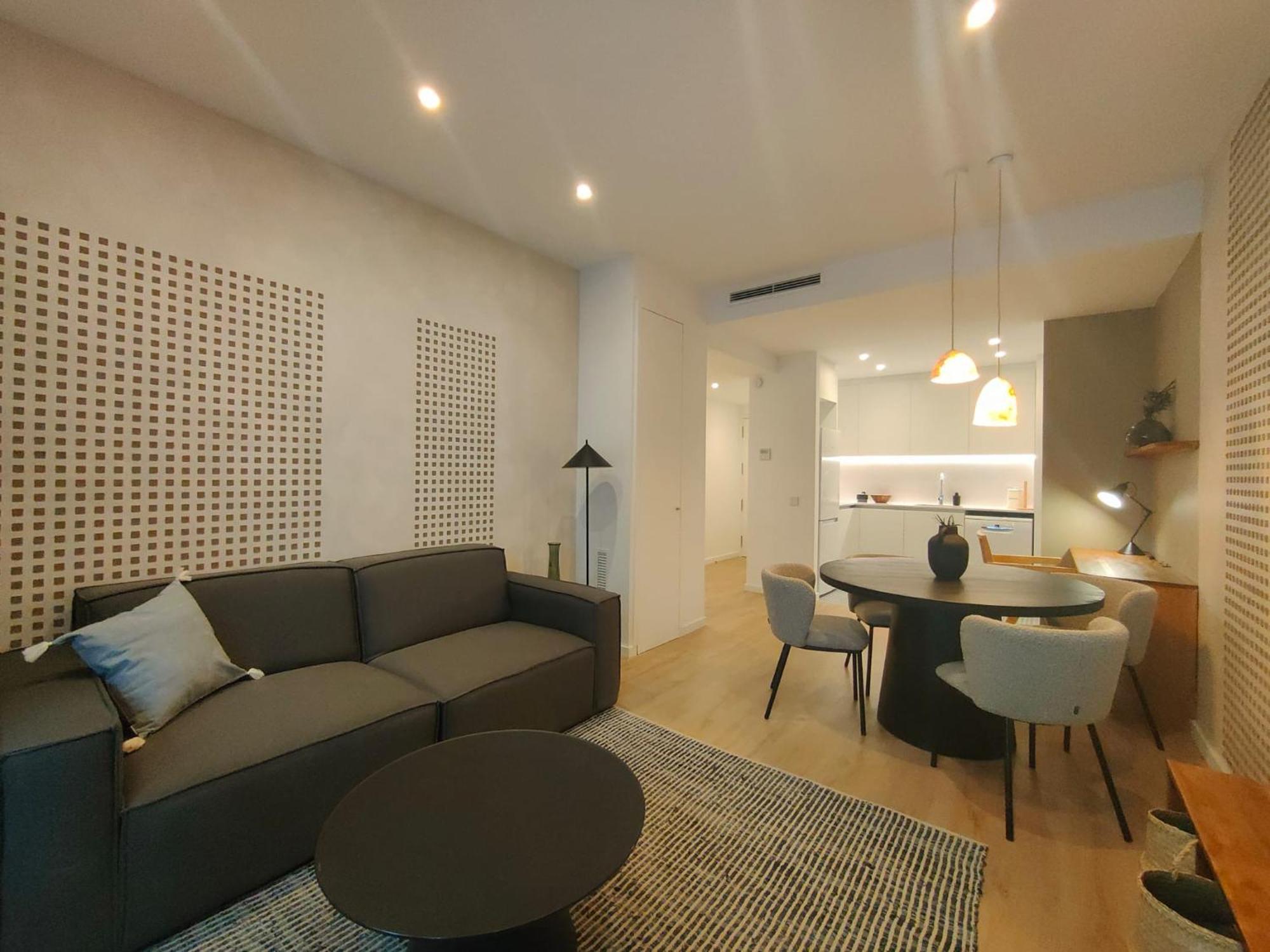 Luxury 4br With Balcony Appartement